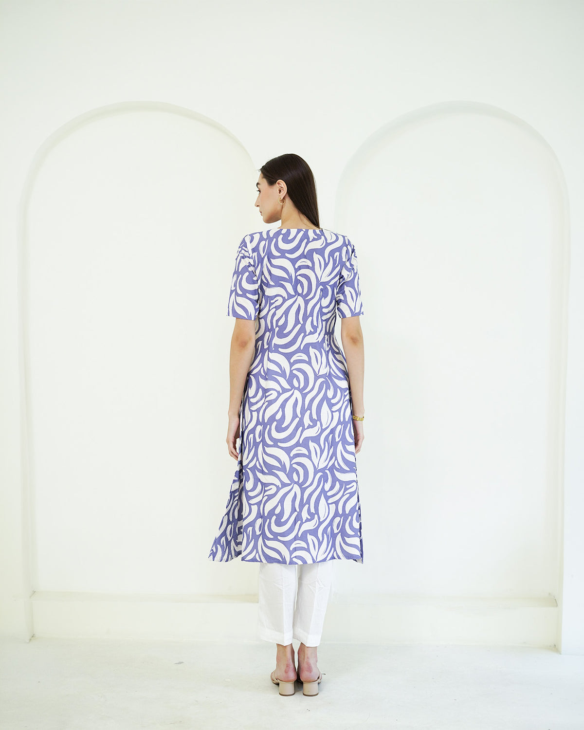 Madhavi - Indigo & Ivory Abstract Leaf Print Kurta Set