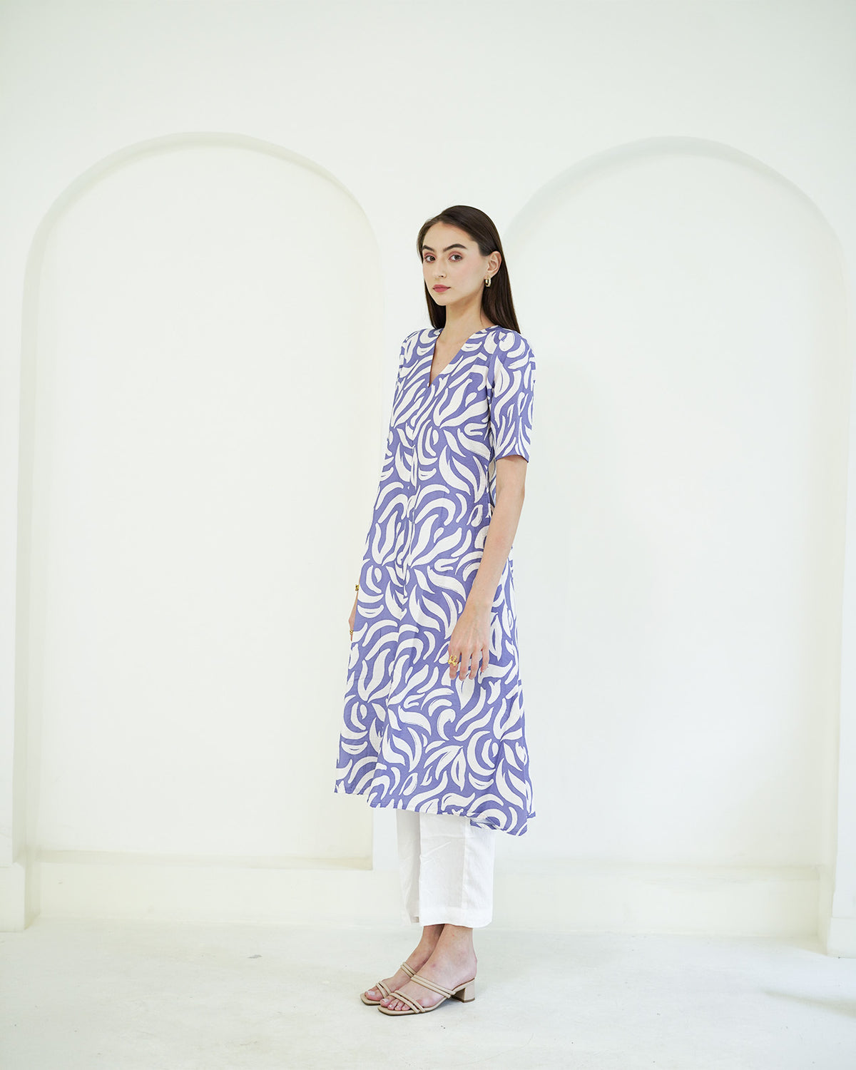 Madhavi - Indigo & Ivory Abstract Leaf Print Kurta Set