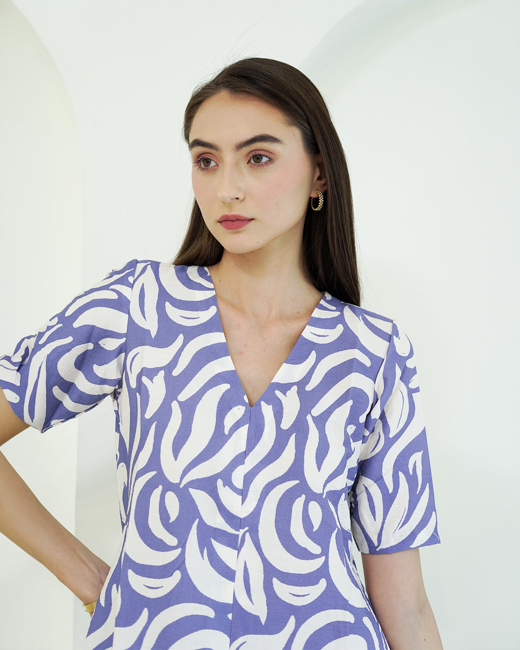 Madhavi - Indigo & Ivory Abstract Leaf Print Kurta Set