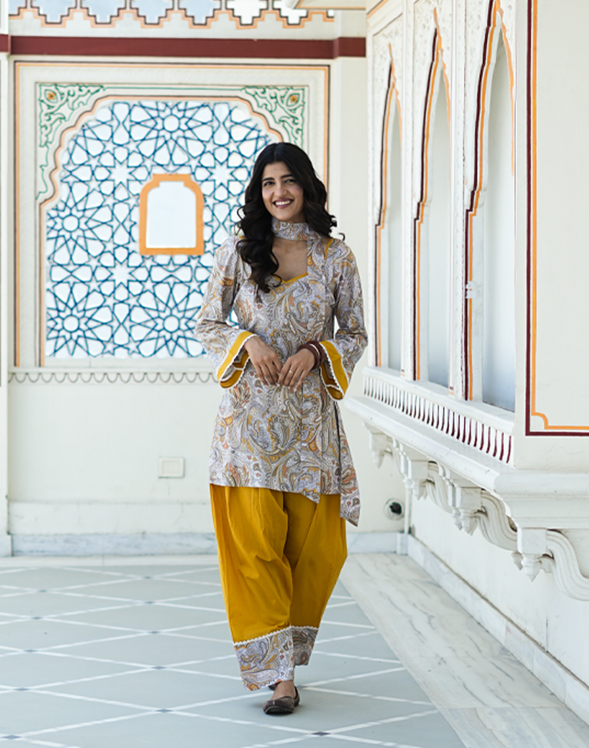 Kishori- Grey Paisley Kurta Set with neck scarf