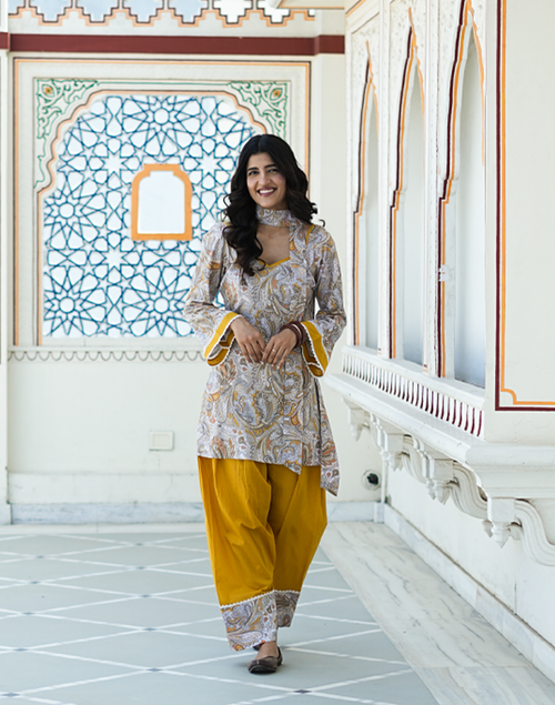 Kishori- Grey Paisley Kurta Set with neck scarf