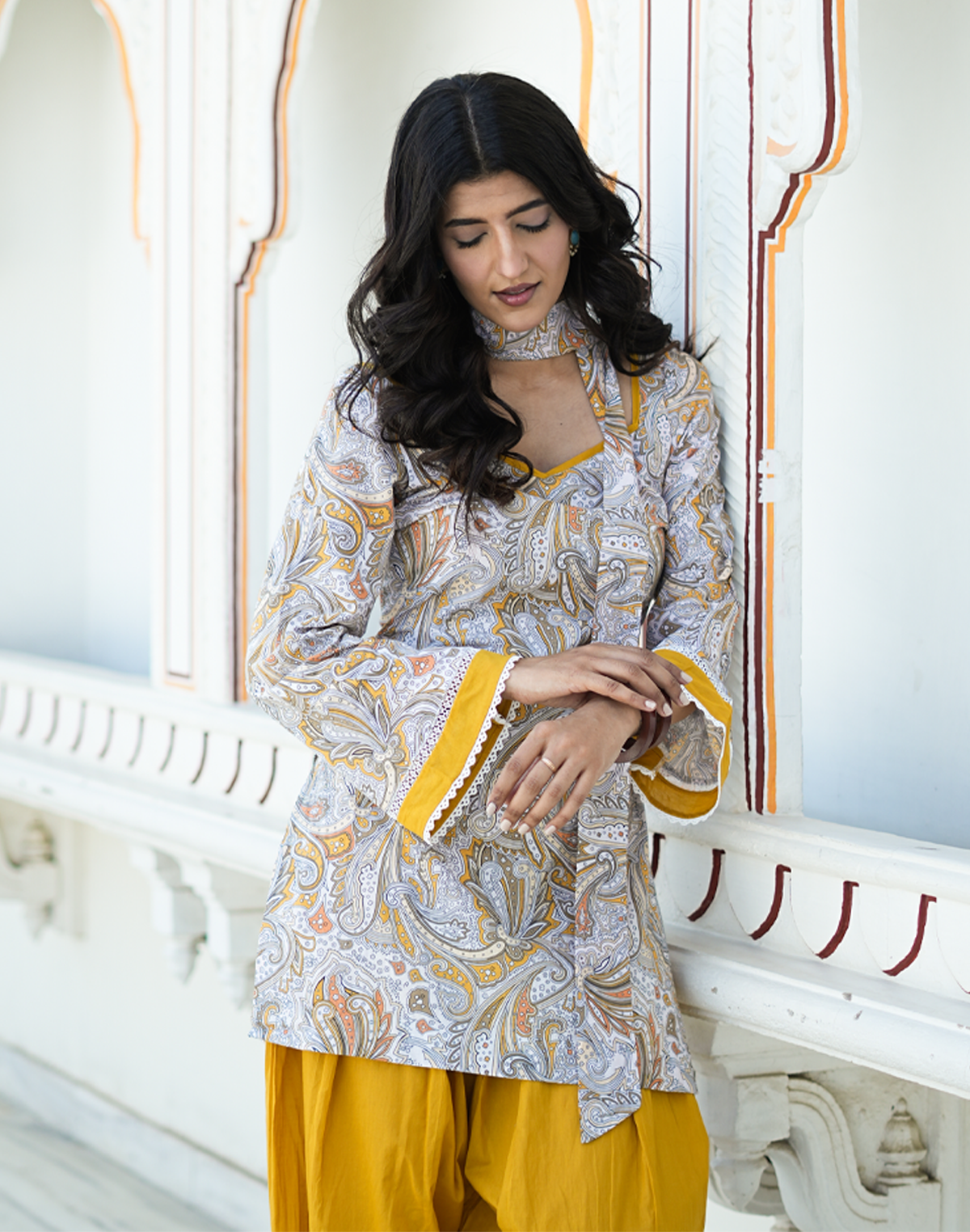 Kishori- Grey Paisley Kurta Set with neck scarf