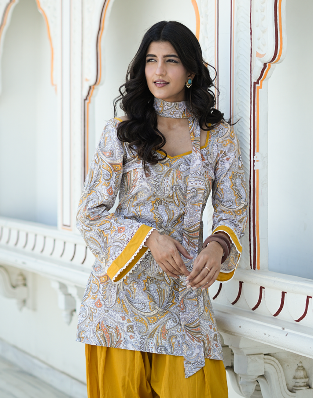 Kishori- Grey Paisley Kurta Set with neck scarf