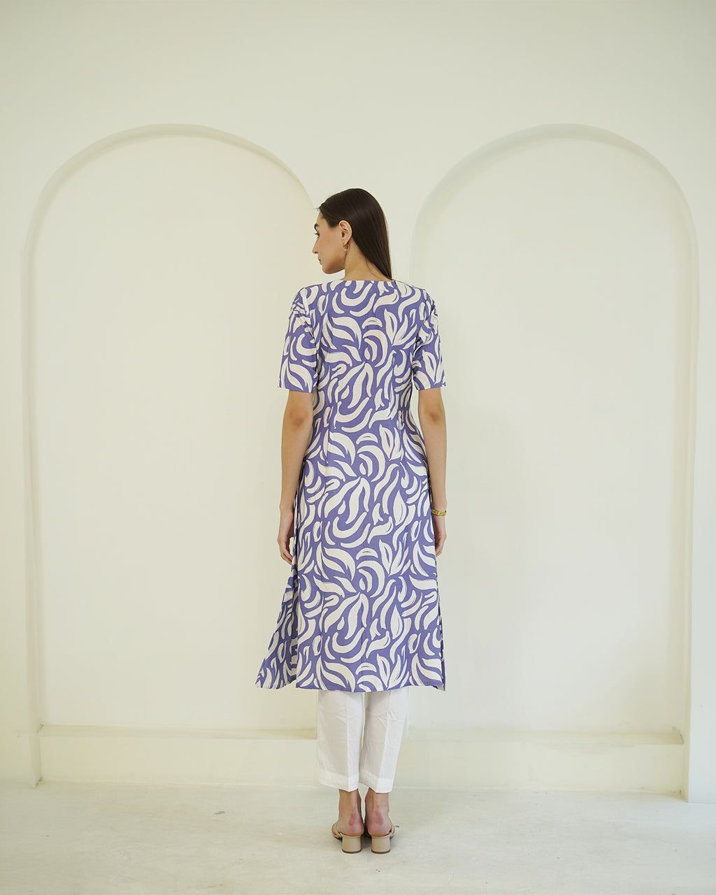 Madhavi - Indigo & Ivory Abstract Leaf Print Kurta Set