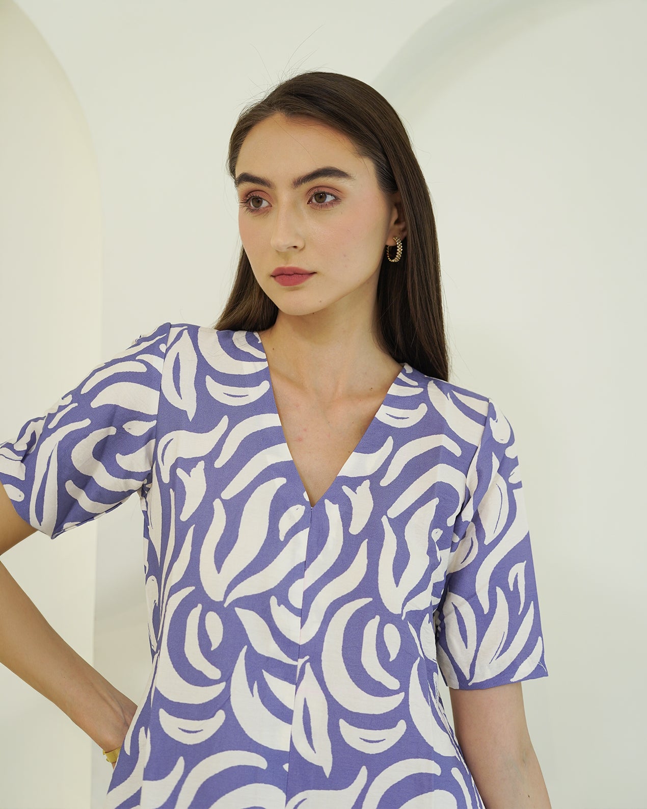 Madhavi - Indigo & Ivory Abstract Leaf Print Kurta Set